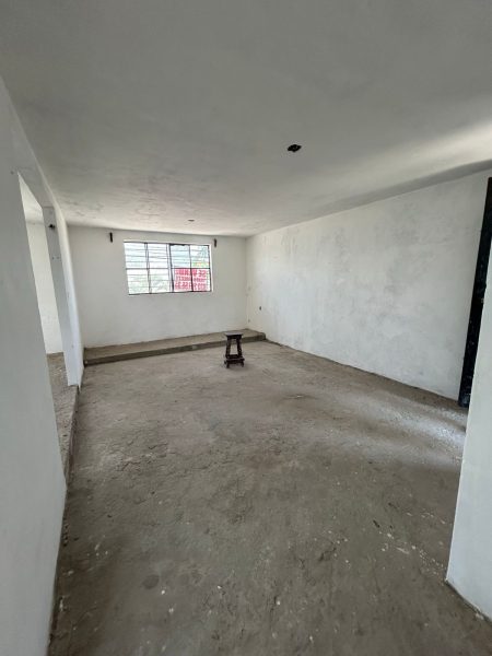 Edificio con locales y bodega Col Las Flores