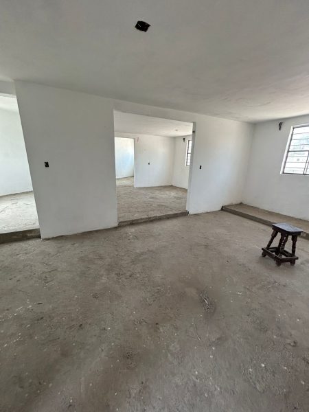 Edificio con locales y bodega Col Las Flores
