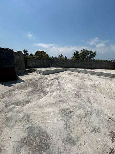 Edificio con locales y bodega Col Las Flores