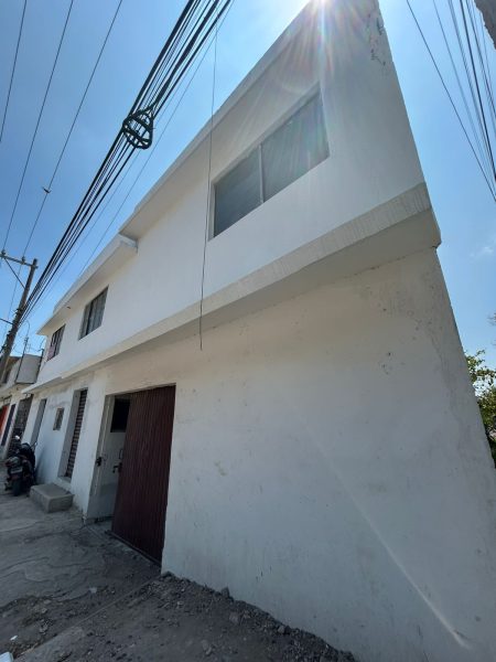 Edificio con locales y bodega Col Las Flores