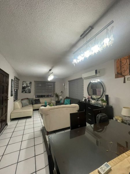 Casa con patio y habitaciones en planta baja en Unidad Nacional